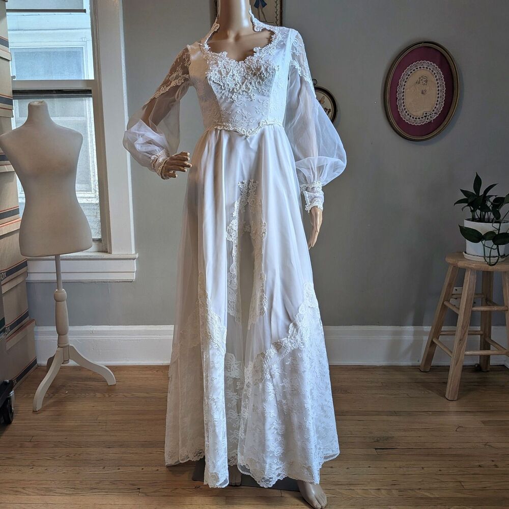 Vintage 1970s Bridallure Wedding Dress Floral Lace Gown Train Bridal Maxi Size 4